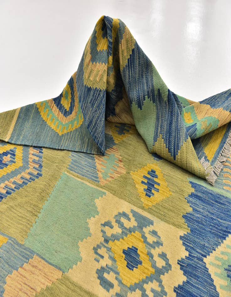 Detail image of 5' 9 x 8'  Hand Woven Kilim Modern Wool Rug