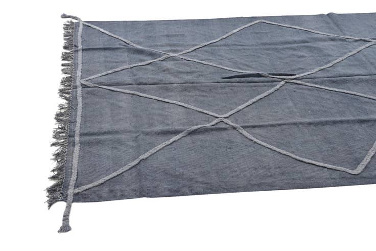 Detail image of 4' 8 x 6' 8 Hand Woven Kilim Modern Wool Rug