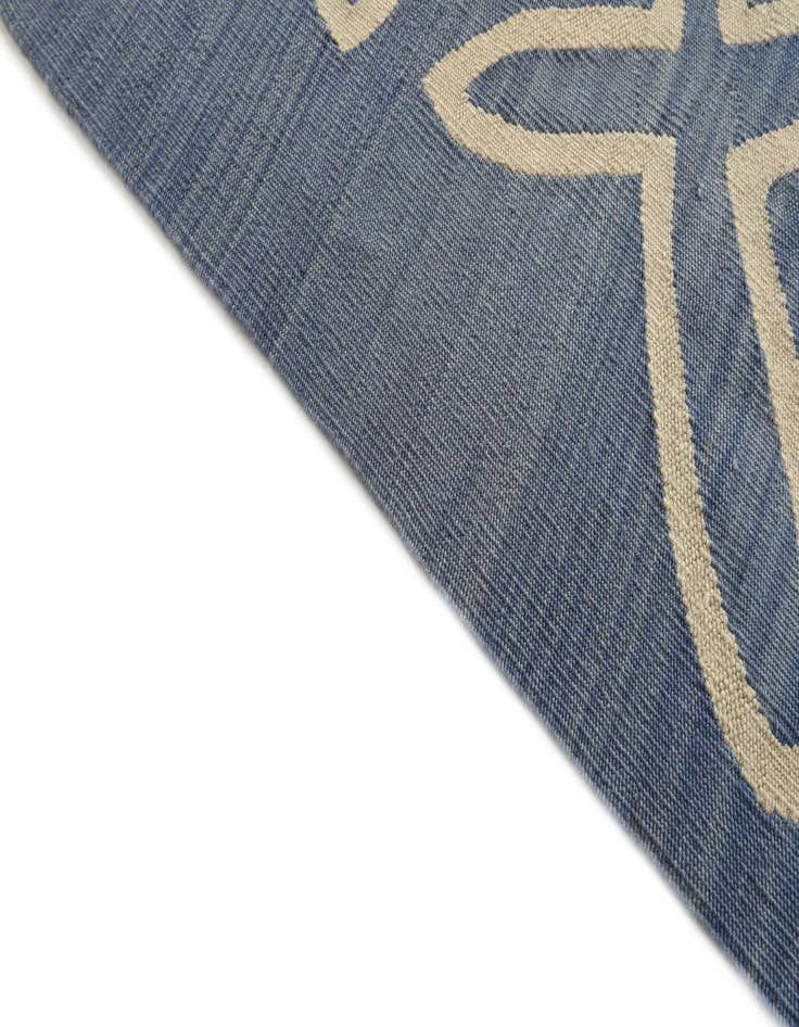 Detail image of 8' 2 x 9' 6  Hand Woven Kilim Modern Wool Rug