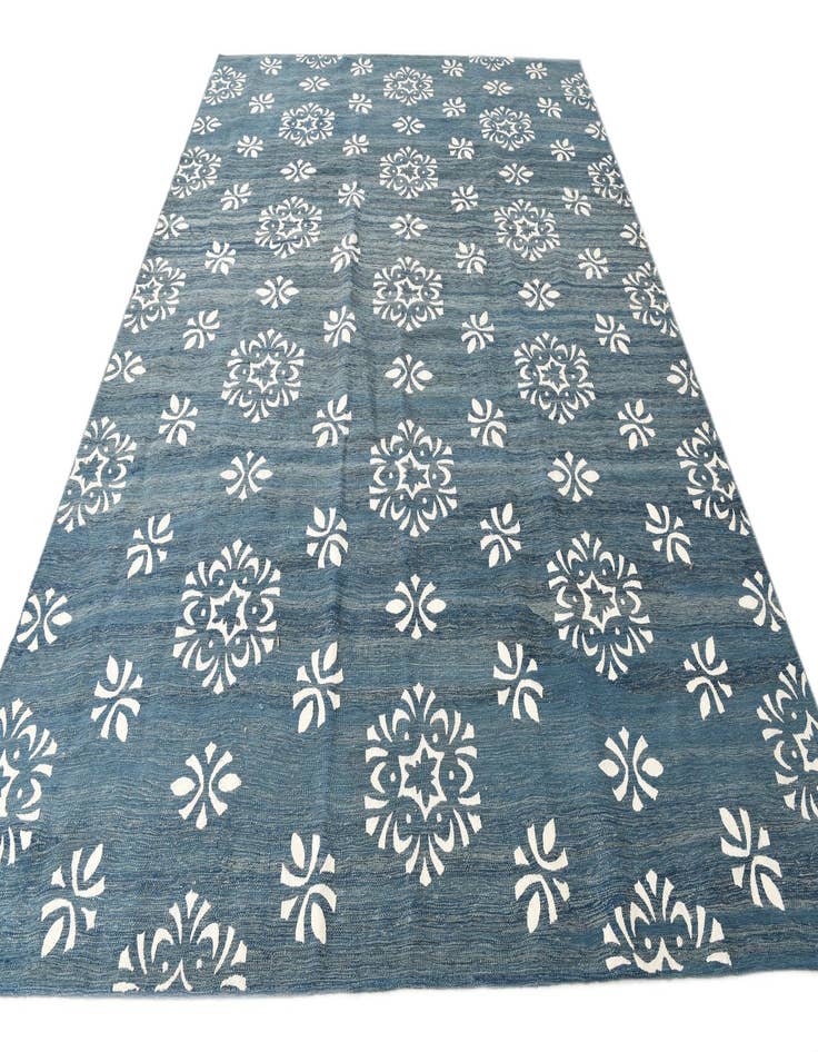 Detail image of 8' 5 x 11' 5 Hand Woven Kilim Modern Rug