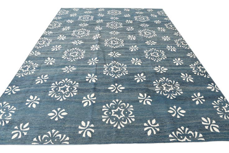 Detail image of 8' 5 x 11' 5 Hand Woven Kilim Modern Rug