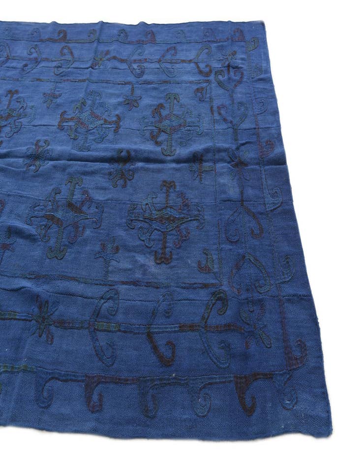 Detail image of 5' 6 x 7' 6  Hand Woven Kilim Suzani Wool Rug