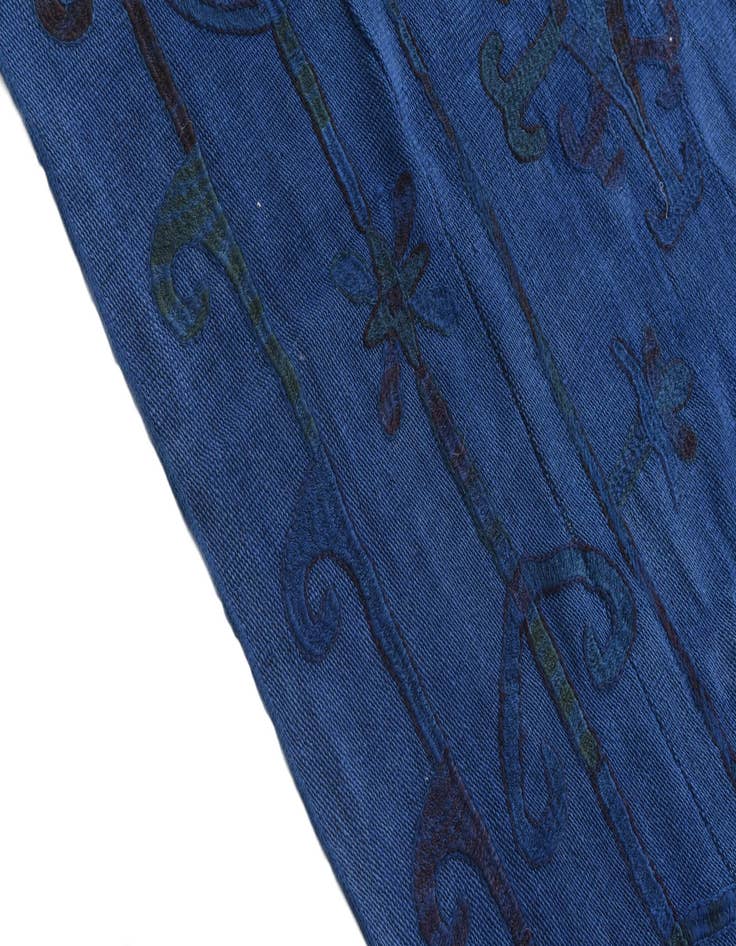 Detail image of 5' 6 x 7' 6  Hand Woven Kilim Suzani Wool Rug