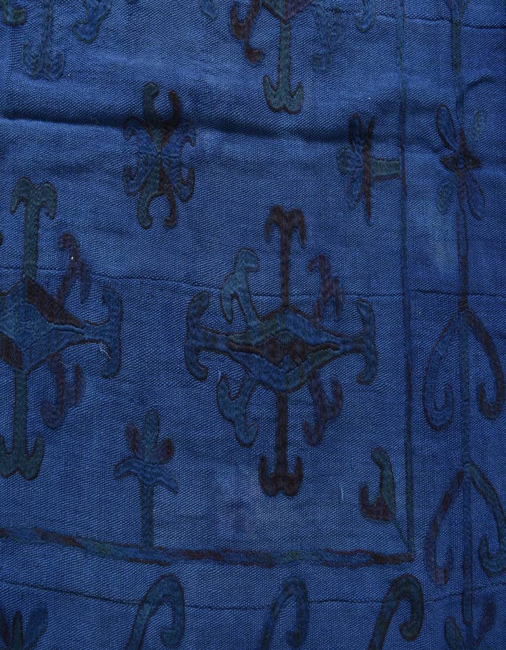 Detail image of 5' 6 x 7' 6  Hand Woven Kilim Suzani Wool Rug