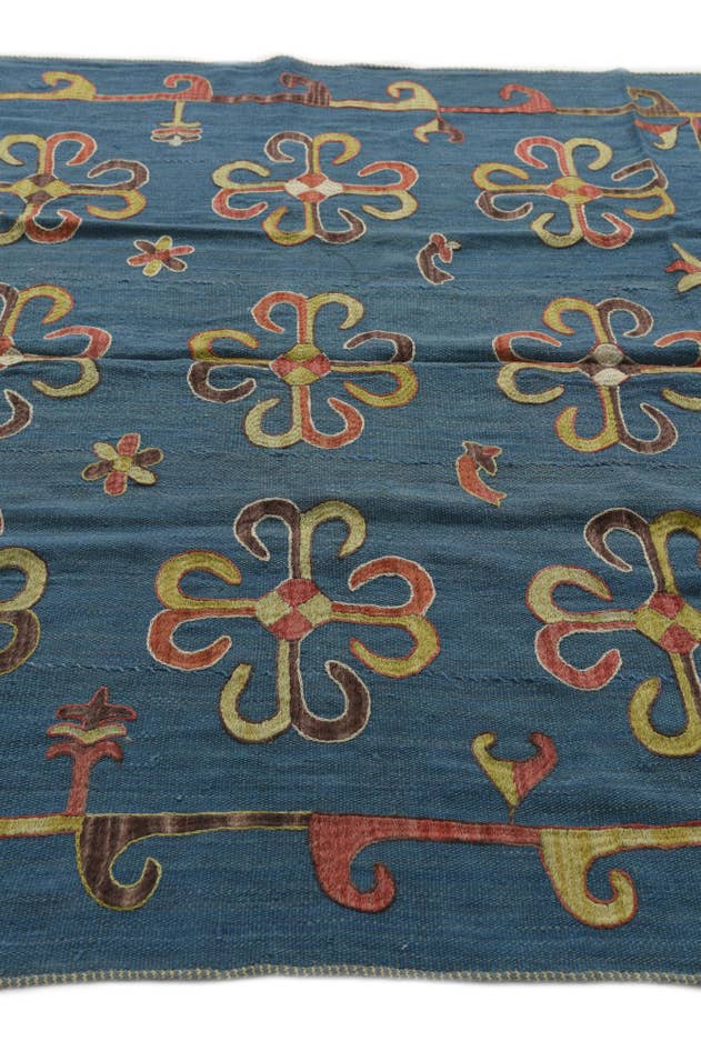 Detail image of 5' 6 x 7' 8 Hand Woven Kilim Suzani Wool Rug