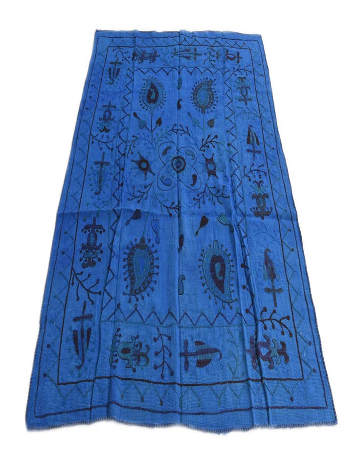 Detail image of 4' 10 x 6' 6  Hand Woven Kilim Suzani Wool Rug