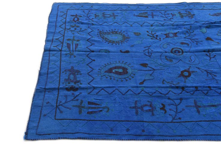 Detail image of 4' 10 x 6' 6 Hand Woven Kilim Suzani Wool Rug