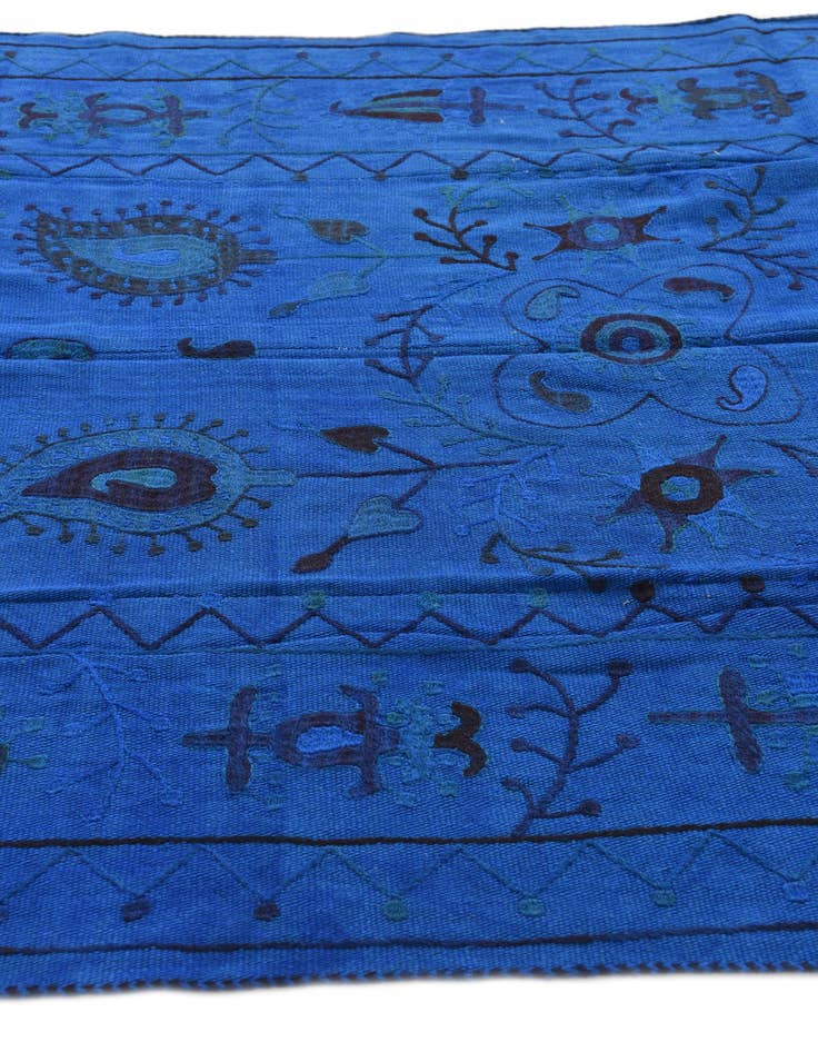Detail image of 4' 10 x 6' 6 Hand Woven Kilim Suzani Wool Rug