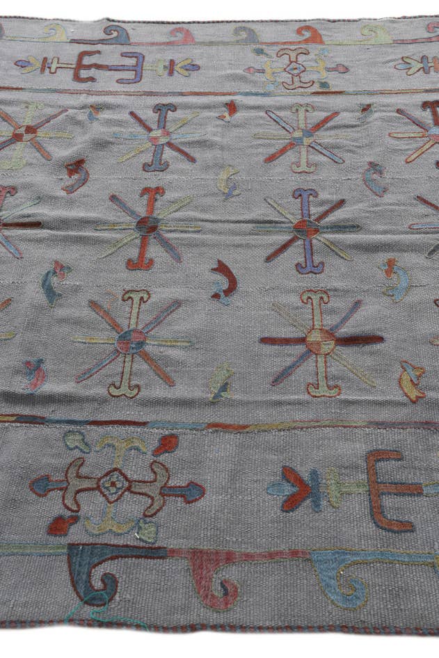 Detail image of 5' 10 x 7' 2 Hand Woven Kilim Suzani Wool Rug
