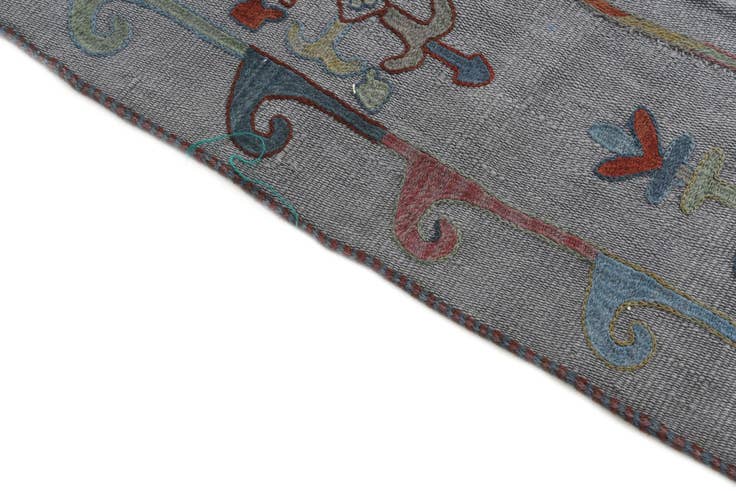 Detail image of 5' 10 x 7' 2 Hand Woven Kilim Suzani Wool Rug