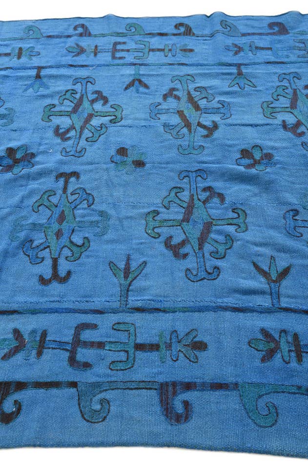 Detail image of 5' 7 x 7' 4 Hand Woven Kilim Suzani Wool Rug
