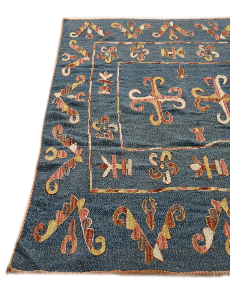 Detail image of 4' 9 x 6' 6  Hand Woven Kilim Suzani Wool Rug