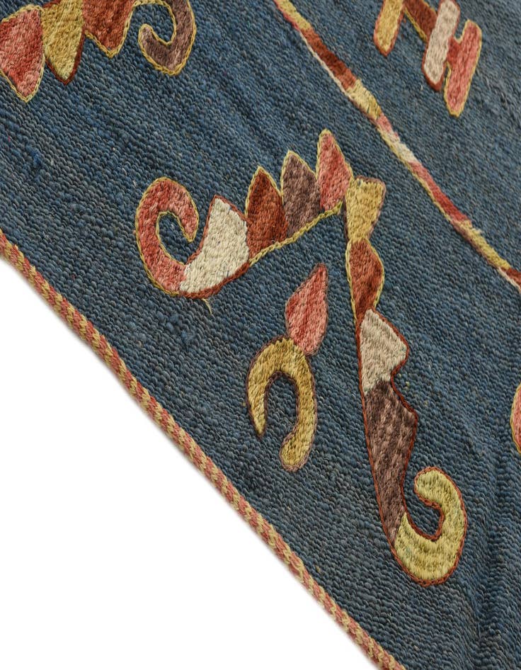 Detail image of 4' 9 x 6' 6  Hand Woven Kilim Suzani Wool Rug