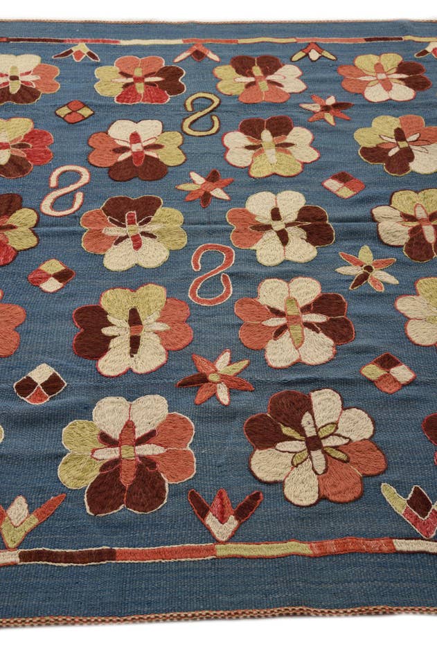 Detail image of 5' 8 x 7' 1 Hand Woven Kilim Suzani Wool Rug