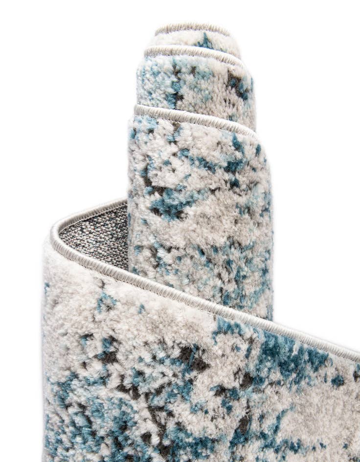 Detail image of 2' 2 x 3' Leipzig Rug