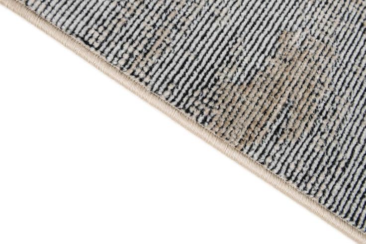 Detail image of 5' 4 x 7' 9 Lola Rug
