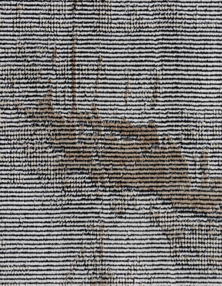Detail image of 5' 4 x 7' 9 Lola Rug