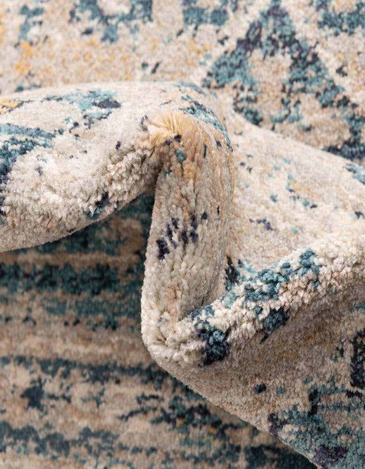 Detail image of 6' 7 x 8' 6 Lola Rug