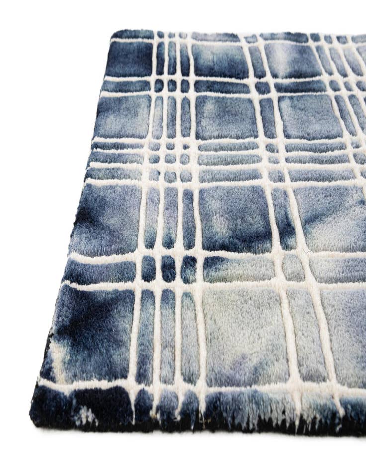 Detail image of 2' x 3' Luna Wool Rug