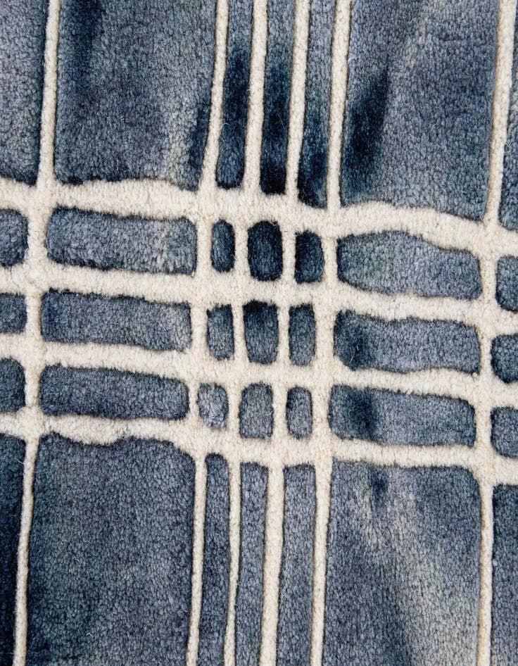 Detail image of 2' x 3' Luna Wool Rug