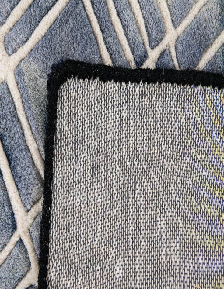 Detail image of 2' x 3' Luna Wool Rug