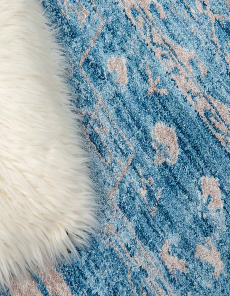 Detail image of 2' 2 x 3' Madrid Rug