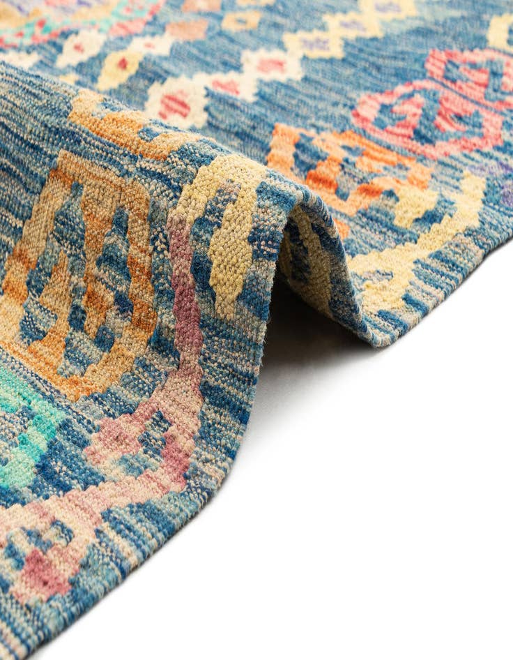 Detail image of 6' 11 x 9' 7  Hand Knotted Marok Kilim Rug