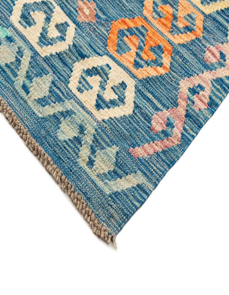 Detail image of 6' 11 x 9' 7  Hand Knotted Marok Kilim Rug