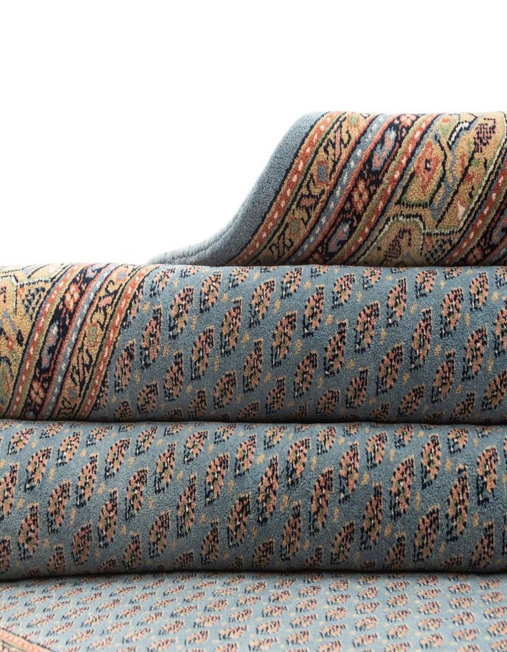 Detail image of 5' 9 x 7' 10 Mir Rug