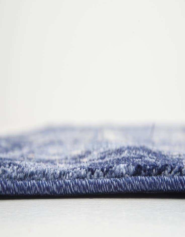 Detail image of 6' 7 x 9' 7 Miranda Rug