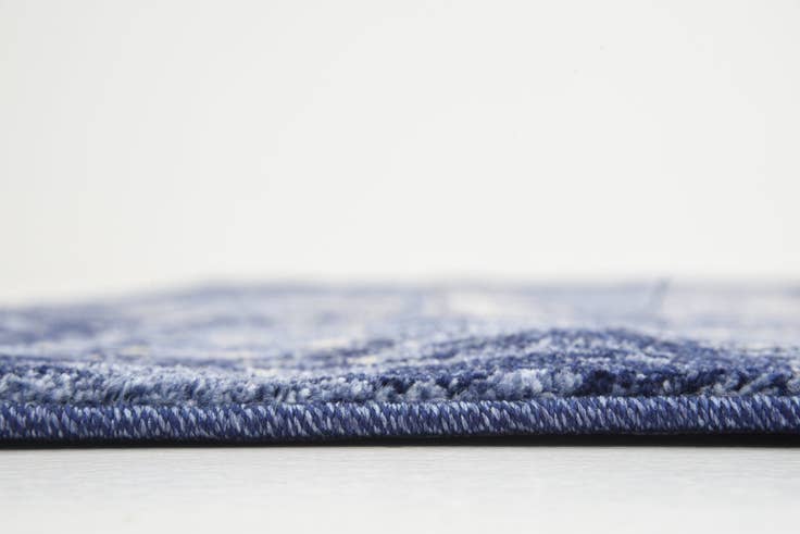 Detail image of 6' 7 x 9' 7 Miranda Rug