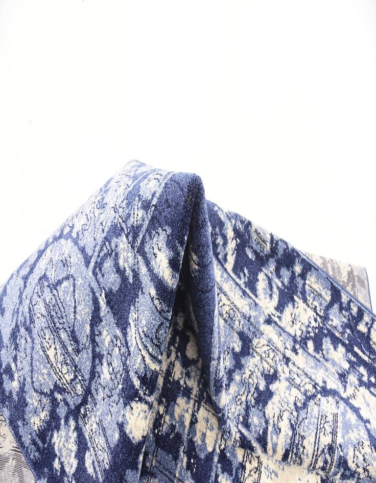 Detail image of 6' 7 x 9' 7 Miranda Rug