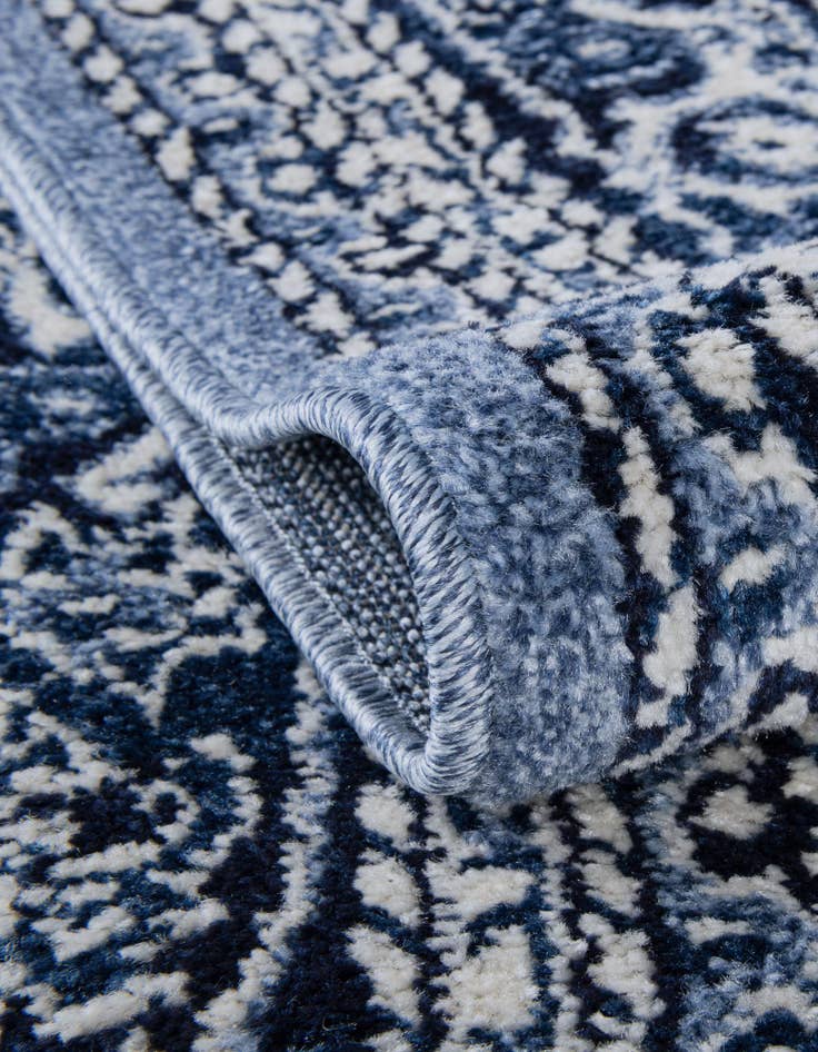 Detail image of 2' x 3' Miranda Rug
