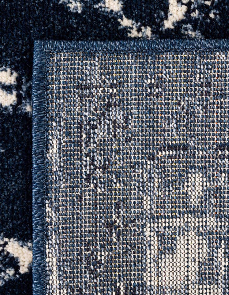 Detail image of 2' x 3' Miranda Rug