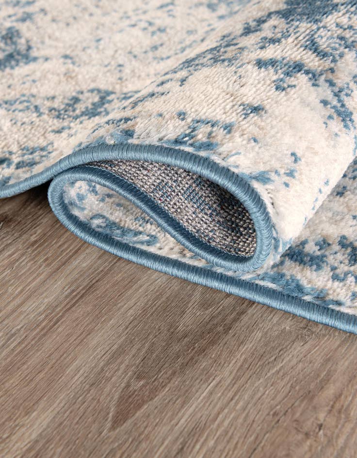 Detail image of 5' 3 x 8' Monte Carlo Rug With Pad Bundle