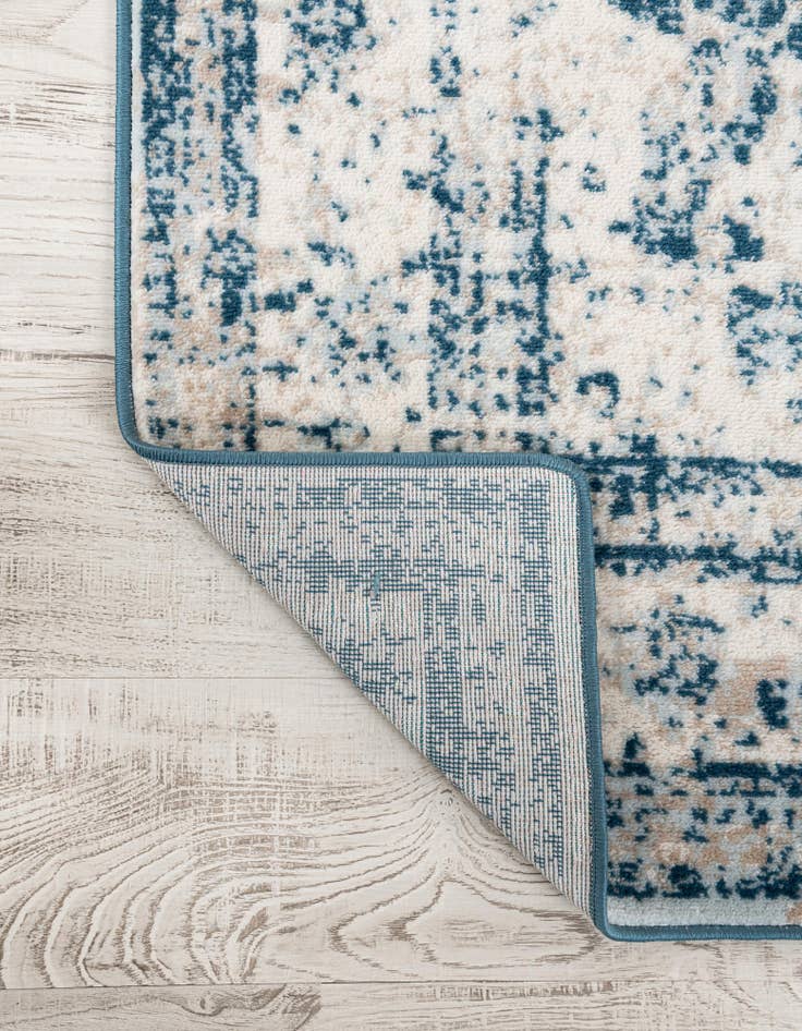 Detail image of 7' 10 x 10' Monte Carlo Rug With Pad Bundle