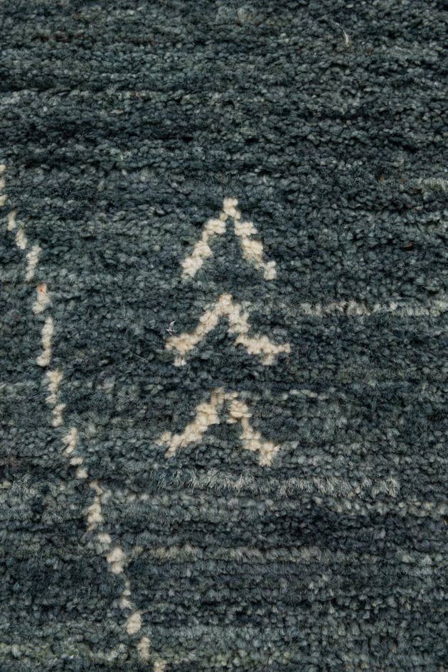 Detail image of 4' 5 x 6' 7 Hand Knotted Moroccan Wool Rug