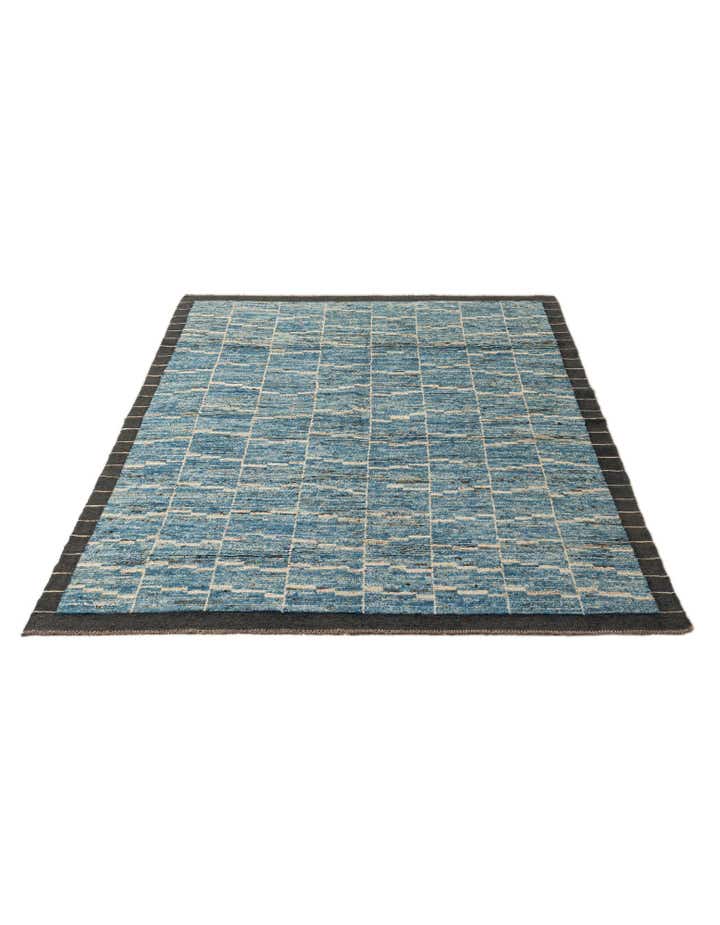 5' 6 x 8' 2 Hand Knotted Moroccan Wool Rug