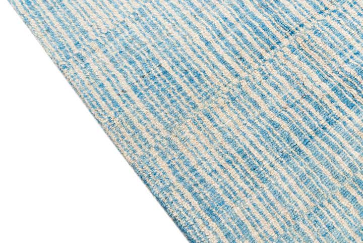5' 9 x 7' 4 Hand Knotted Moroccan Wool Rug