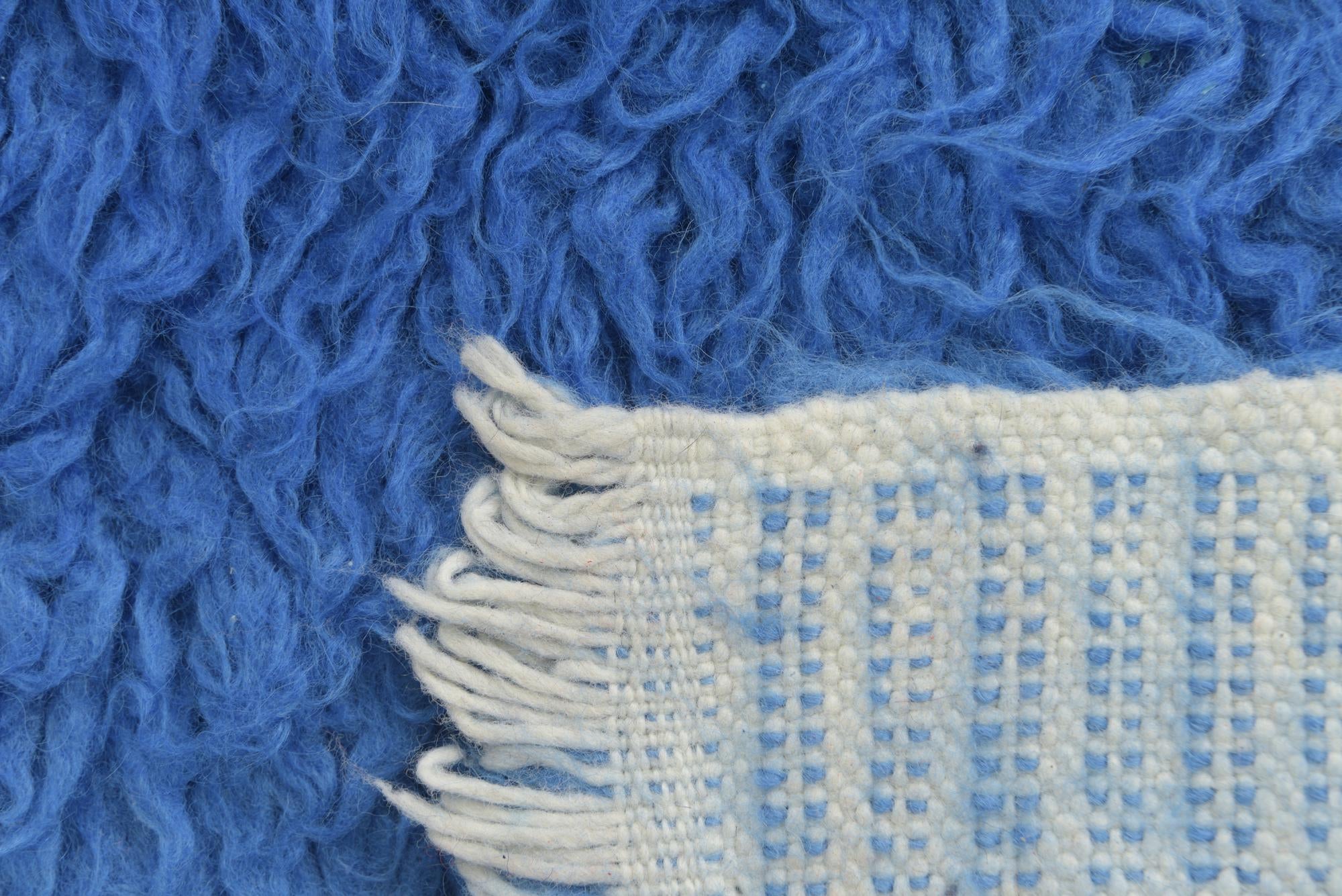 2' 5 x 4' 8 Hand Knotted Moroccan Wool Rug