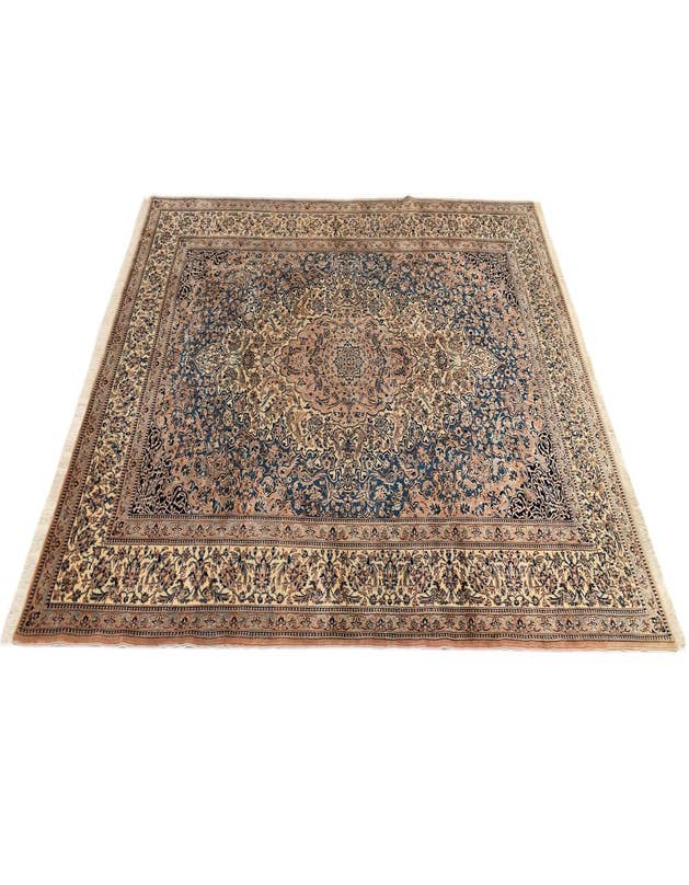 Detail image of 6' 11 x 10' 7 Nain Rug