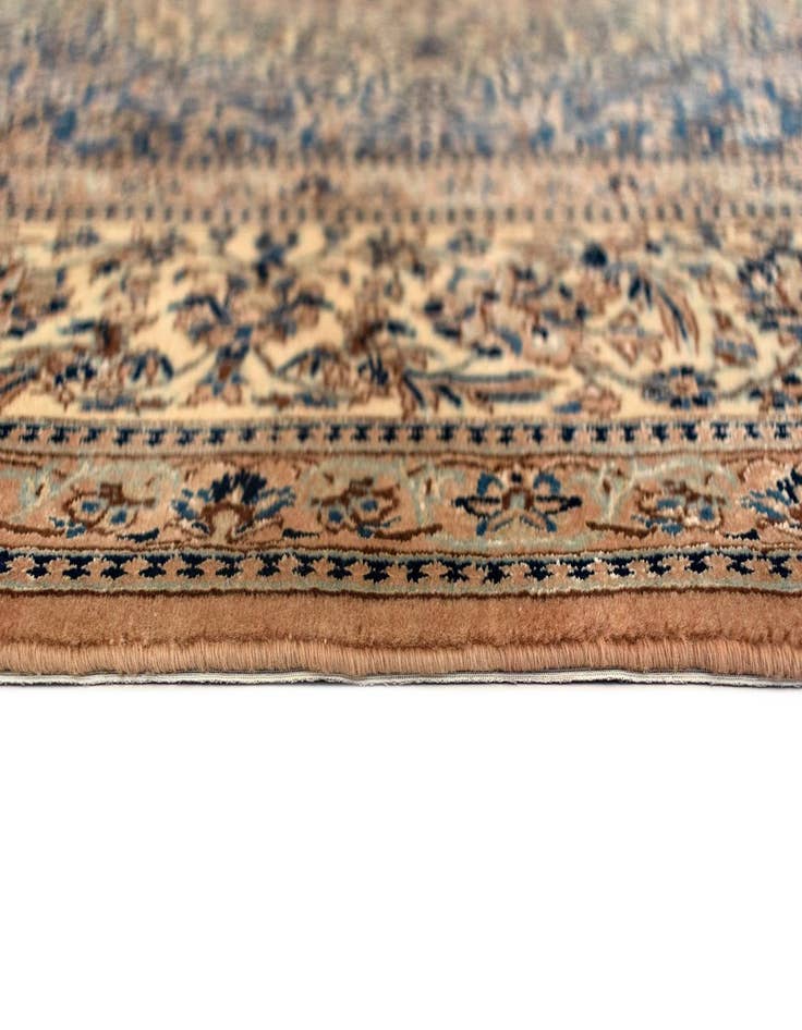 Detail image of 6' 11 x 10' 7 Nain Rug