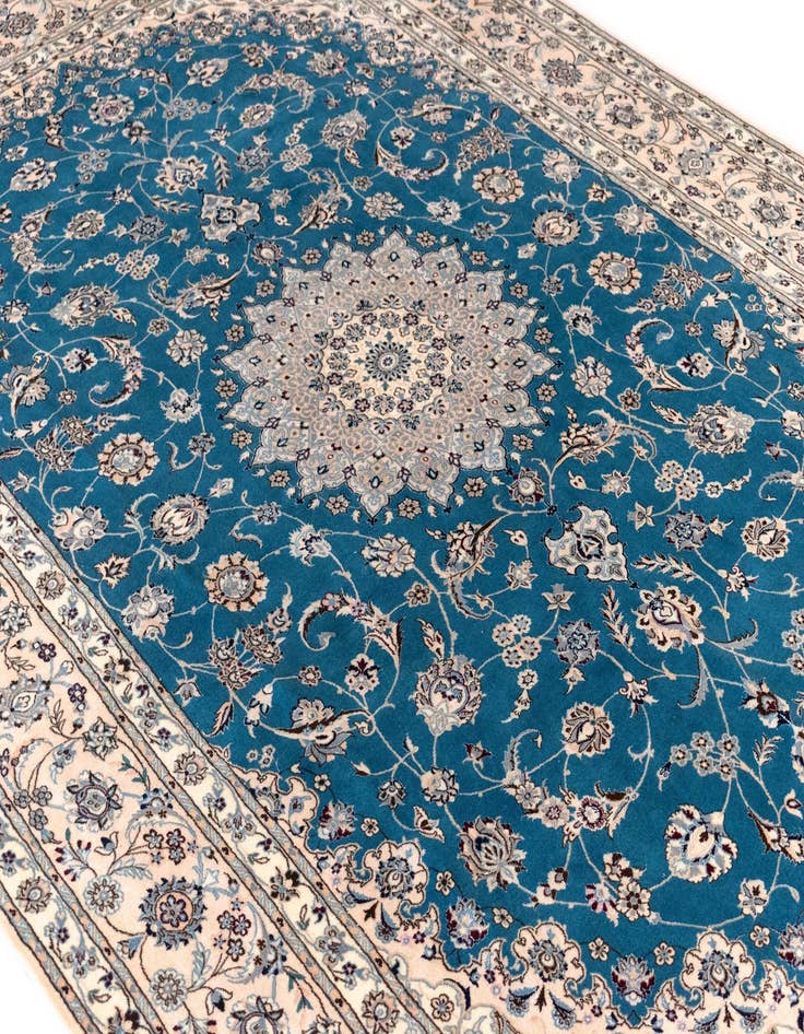 Detail image of 6' 9 x 10' 3 Nain Rug