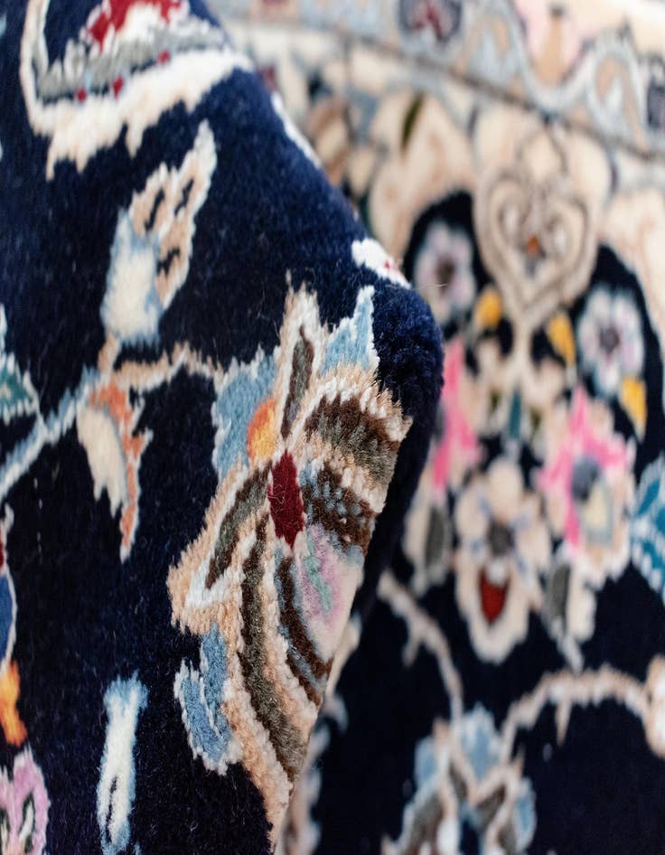 Detail image of 2' 8 x 4' Nain Rug
