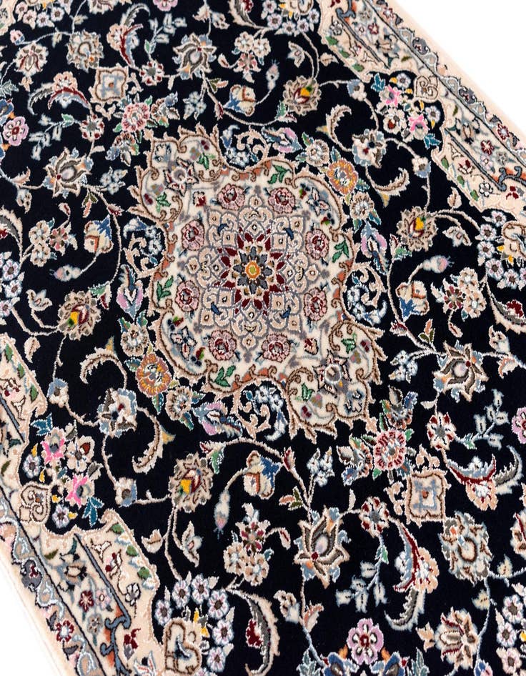 Detail image of 2' 8 x 4' Nain Rug