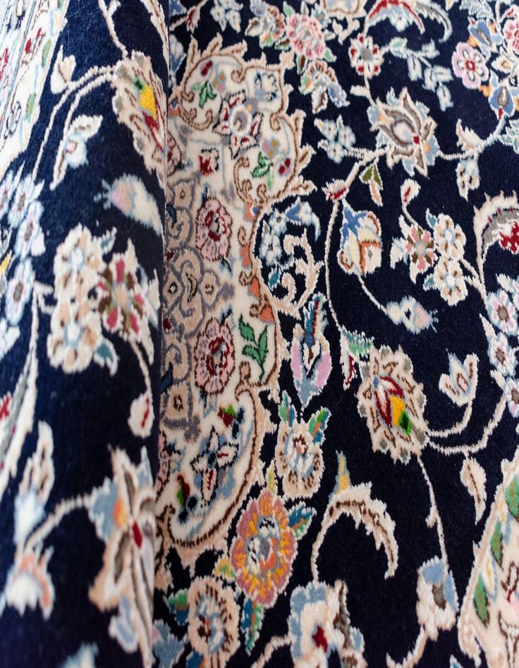 Detail image of 2' 8 x 4' Nain Rug