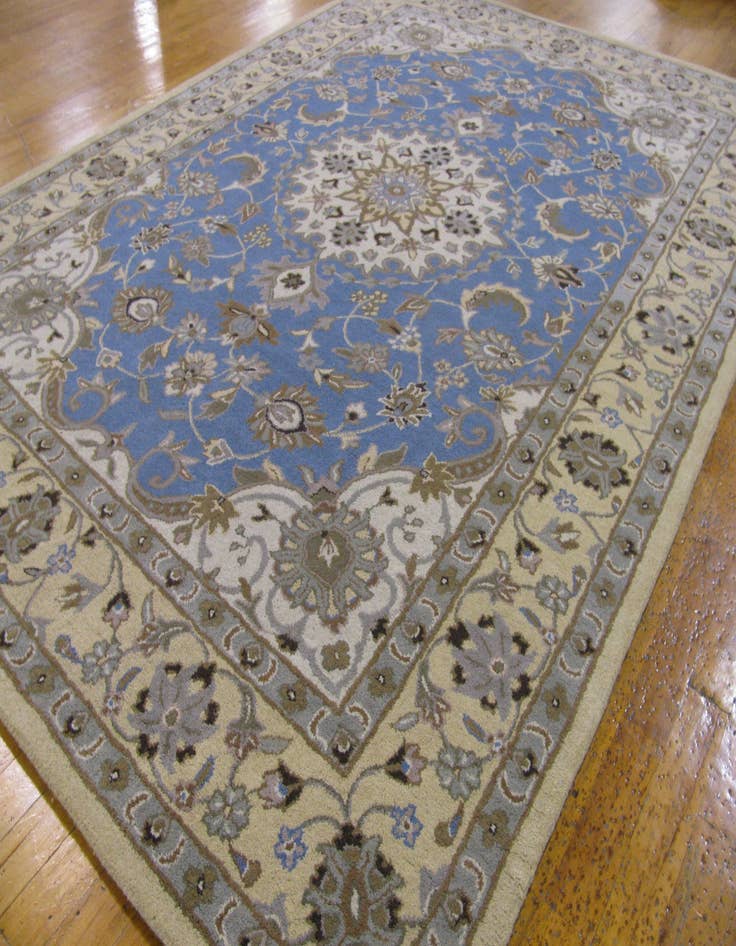 Detail image of 8' 2 x 11' 6 Nain Wool Rug