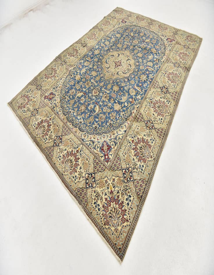 Detail image of 8' x 11' 3 Hand Knotted Nain Persian Rug
