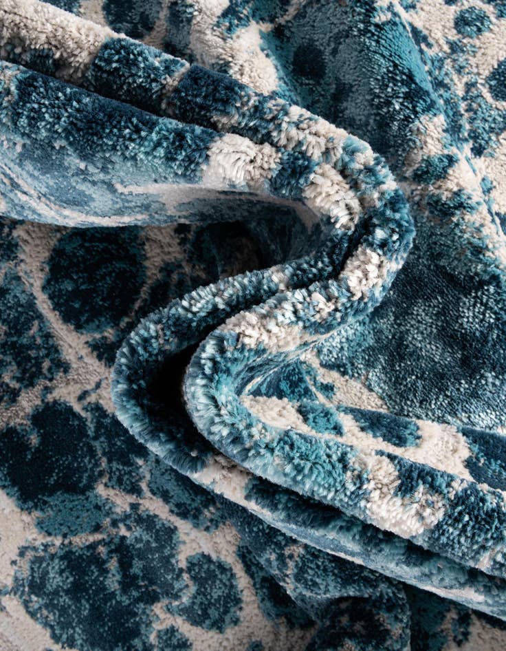Detail image of 6' x 9' Oasis Rug