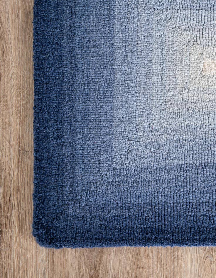 Detail image of 4' 1 x 6' 1 Ombre Wool Rug